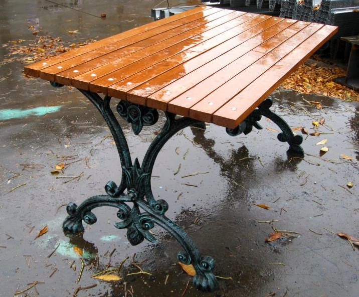 Стол для сада